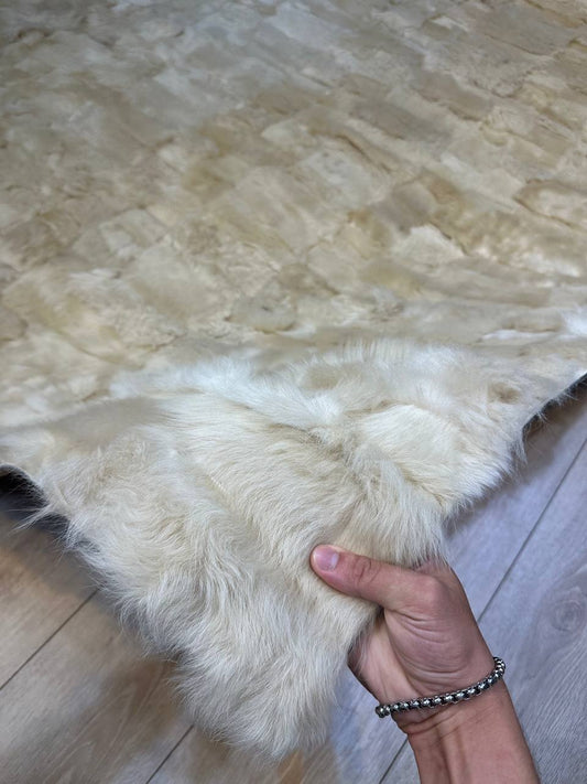 Elegant Natural Handmade Sheepskin Beige And Living Room Rug