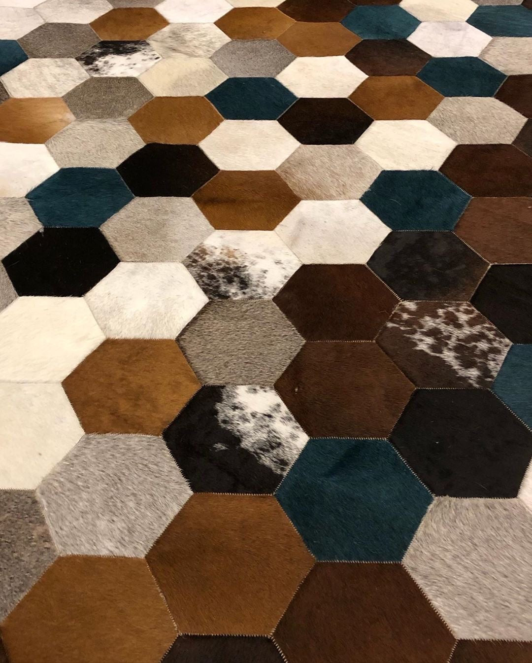 100% Genuine Cowhide Area Rug, Multicolor Cowhide Patchwork Rug, Modern Rug for Child Room - Wonder fur rug Rug Wonder Fur Rug Wonder fur rug