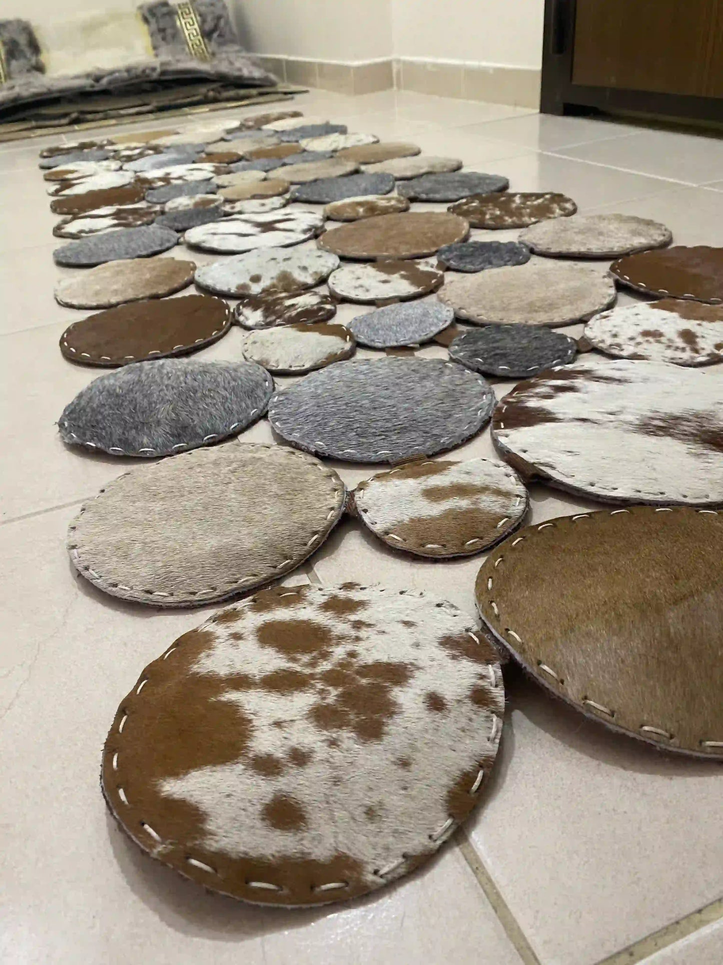 Modern Designed Cowhide Runner Rug, Natural Cow Skin Handmade Patchwork Runner Rug, Home Decoration Carpet
