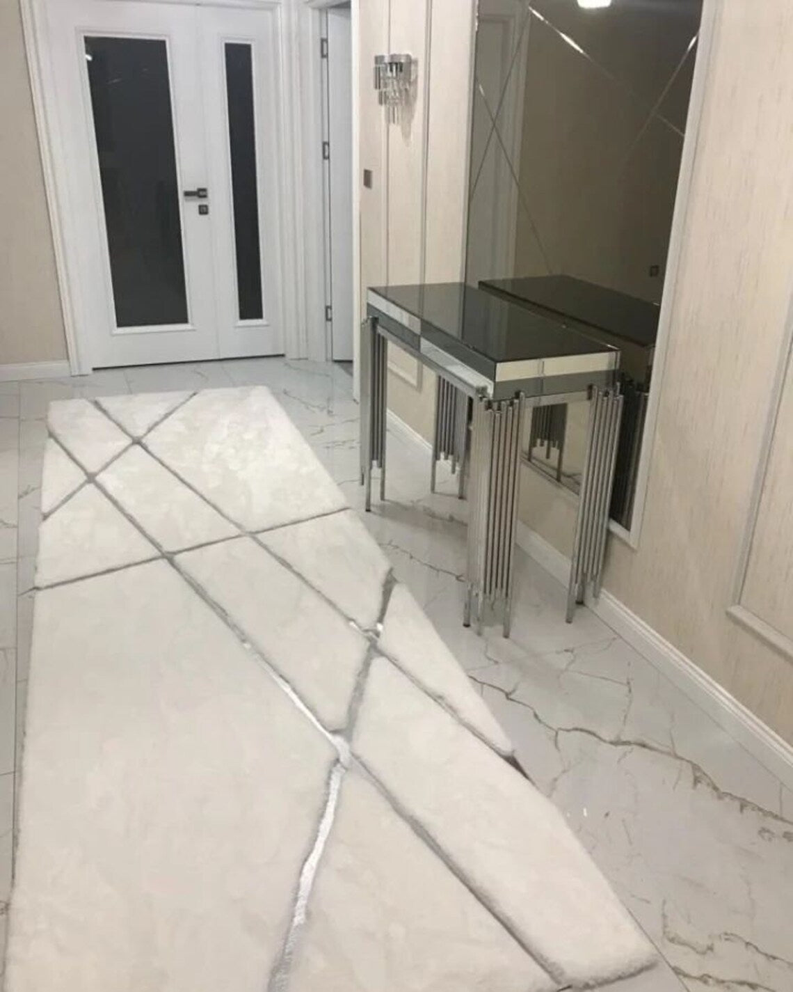 Luxury Soft White And Silver Faux Fur Corridor Rug , Plush Fluffy Rug