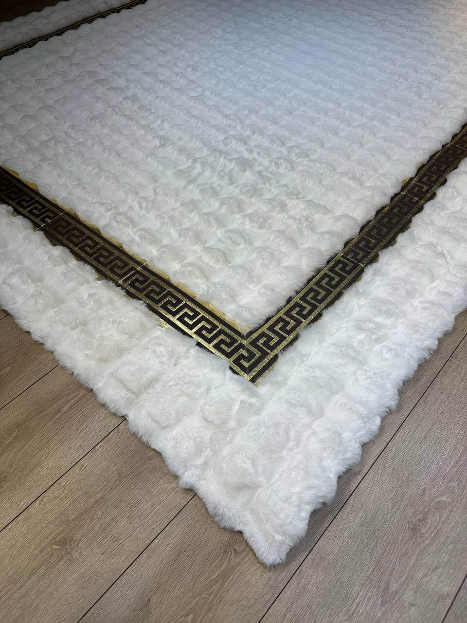 Elegant Extra Soft Handmade White And Gold Faux Fur Large Bedroom Rug