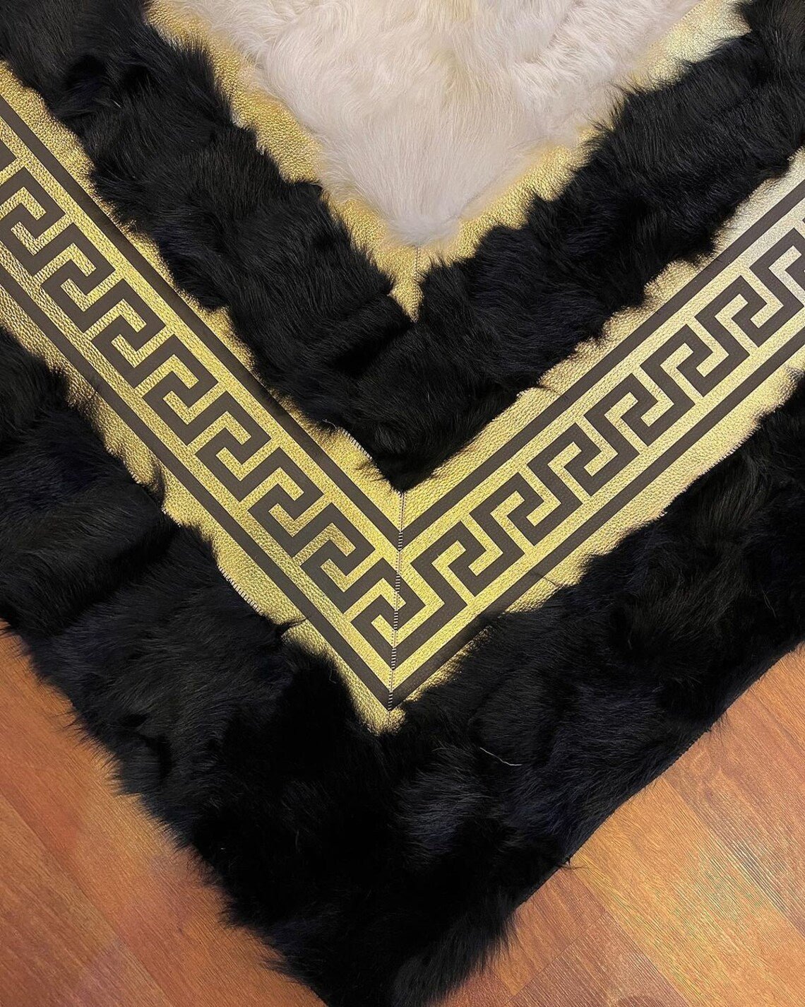 100%Natural Sheepskin Black White Living Room Modern Soft Handmade Rug - Wonder fur rug Rug Wonder Fur Rug Wonder fur rug