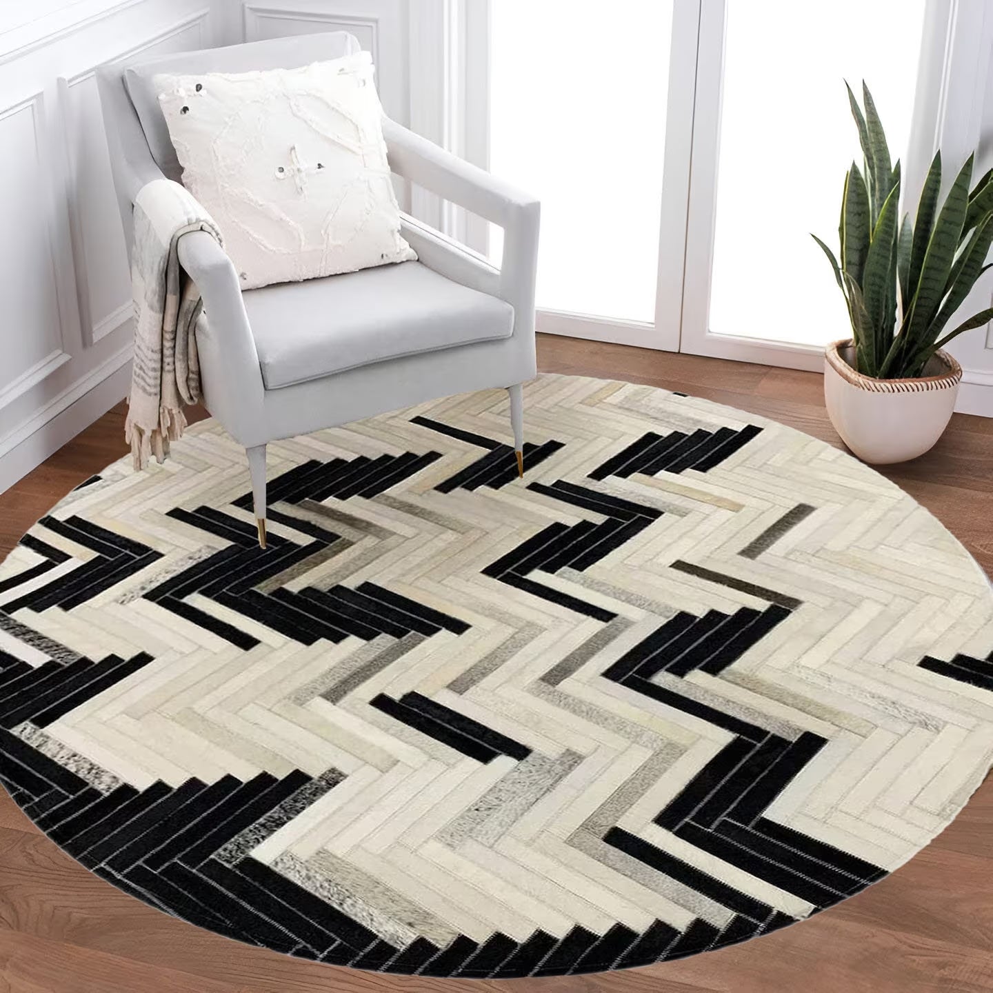 Handmade Geometric Round Cowhide Patchwork Rug, Black White Large Cowskin Patchwork Rug for Home Decor, Non Slip Round Rug