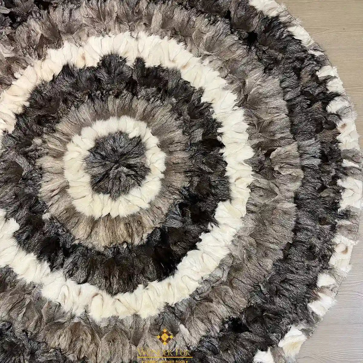 Tricolor Soft, Fluffy Natural Round Fox Fur Rug for Home Decoration